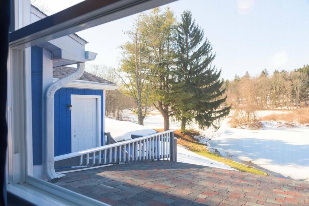 Gorgeous Poconos Springtime By The Lake! Henryville Zewnętrze zdjęcie
